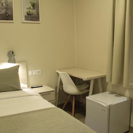 Hostal La Romanica ساباذيل المظهر الخارجي الصورة