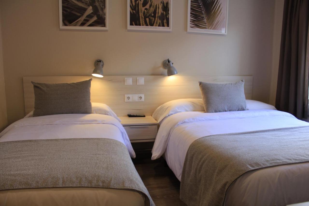 Hostal La Romanica ساباذيل المظهر الخارجي الصورة